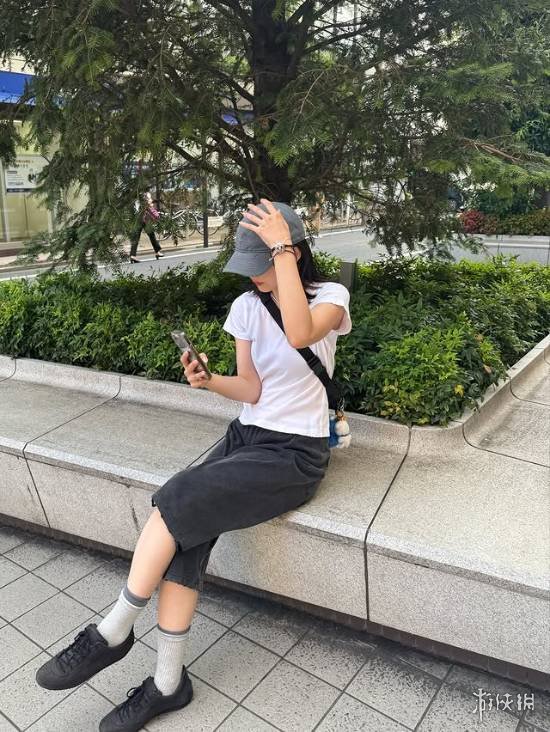 《寂静岭f》女主脸模晒新照！豹纹吊带新写真慵懒迷人(图10)