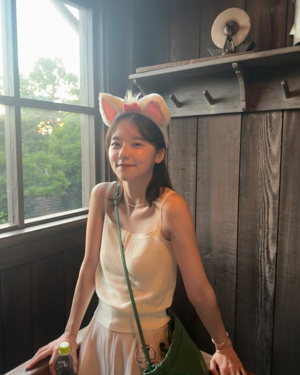《寂静岭f》女主脸模新美图：甜美可爱令人心动！(图6)