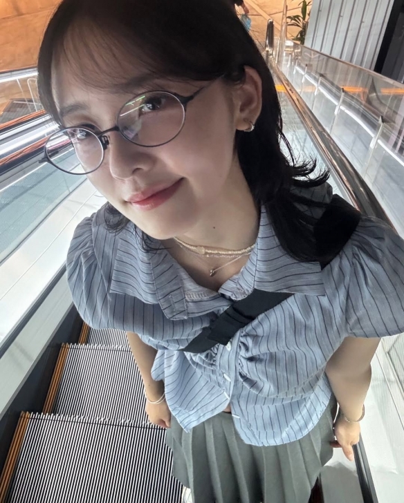 《寂静岭f》女主脸模新美图：甜美可爱令人心动！(图8)
