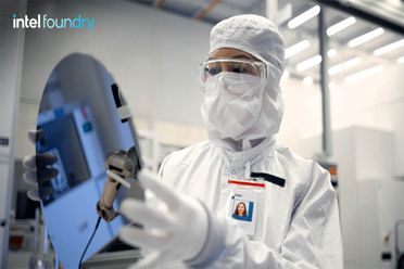 曝英特尔与AMD展开初步谈判 谋求AMD成为新代工客户