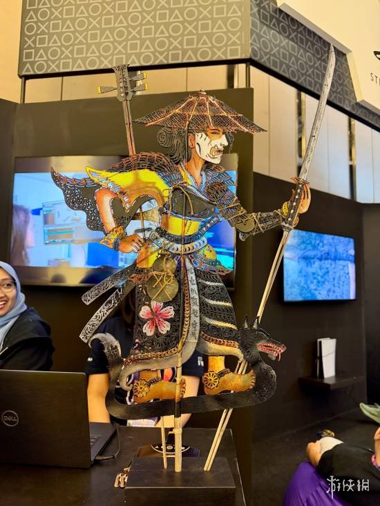 《羊蹄山》在马来西亚展会上展示皮影戏版女主角人偶(图2)