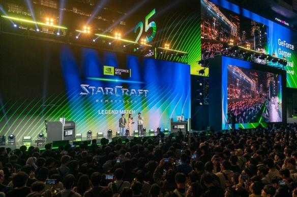 黄仁勋首尔出席GeForce活动 热情喊话电竞明星Faker(图4) 黄仁勋首尔出席GeForce活动 热情喊话电竞明星Faker(图4)