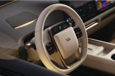 智能座舱的“理想”样本背后，为什么需要一朵AI云?