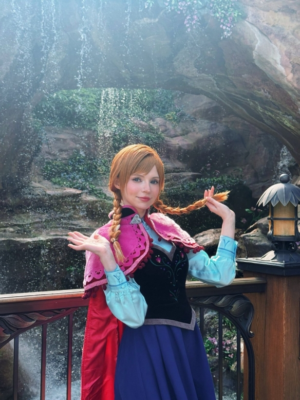 碍事梨体模COS《妮姬》新角色：性感花嫁姿势大胆！(图8)