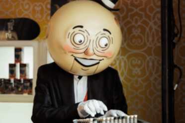 游戏里我剔除讽刺游戏外我自适应出击!Xbox英国喷玩家