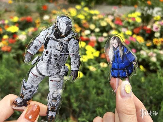 售价约132元！卡普空新游《虚实万象》推出男女主立牌(图1)