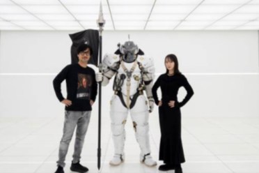 小岛秀夫又双叒叕和美女合影了！和吉冈里帆同比爱心