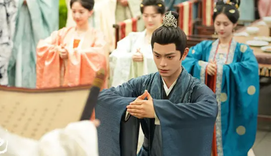 山河枕卫韫成功承爵了吗