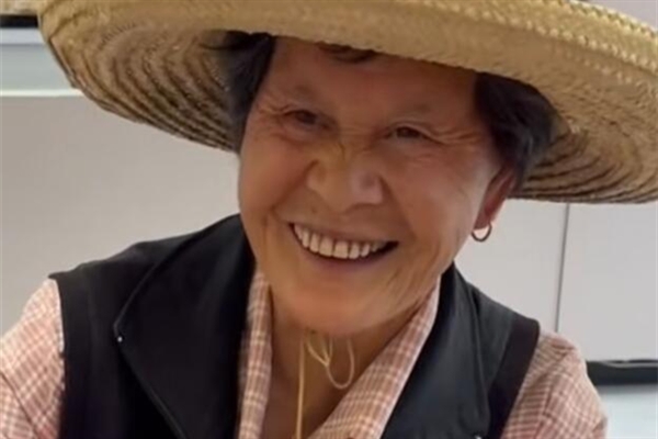 浙江“麻糍奶奶”因车祸离世！家属正协商赔偿事宜