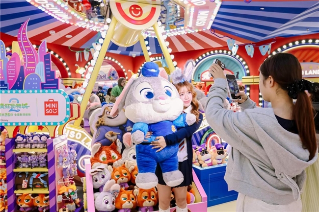 名创优品MINISO LAND落子西湖畔，超百款IP构建全新沉浸式乐园