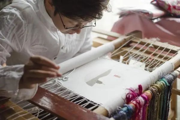 当电竞遇上苏绣：《坦克世界》国际冠军赛织就文化交融新篇章