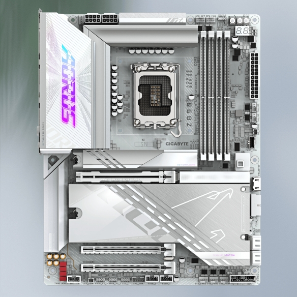 从旗舰冰雕到高性价比魔鹰,如何为年末装机精准选板?(图4)