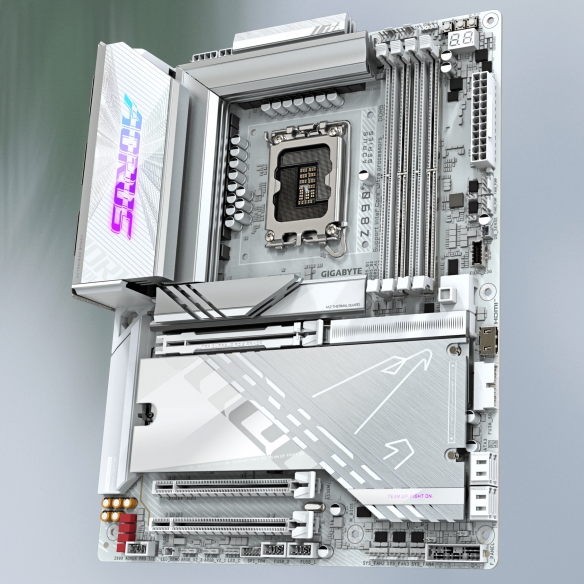 从旗舰冰雕到高性价比魔鹰,如何为年末装机精准选板?(图3)