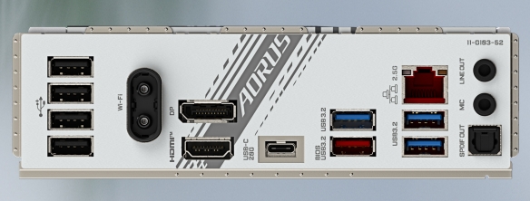 从旗舰冰雕到高性价比魔鹰,如何为年末装机精准选板?(图14)