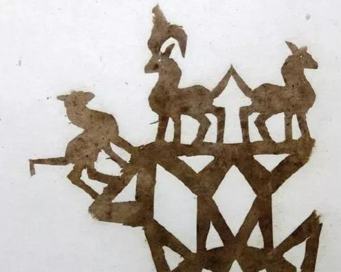 中国迄今最早的剪纸作品出土于哪里？