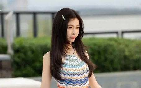 双轨姜暮和靳朝是亲兄妹吗