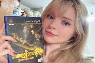 《生化危机4》艾什莉体模晒自己的《真三国无双》周边