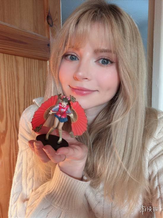 《生化危机4》艾什莉体模晒自己的《真三国无双》周边(图2)