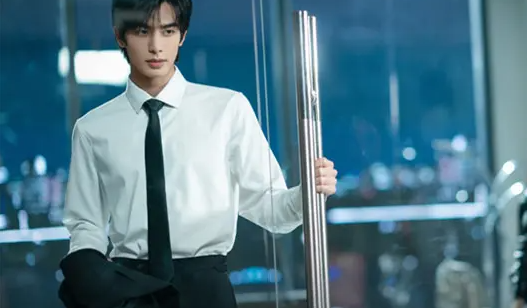 骄阳似我林屿森重新当医生了吗