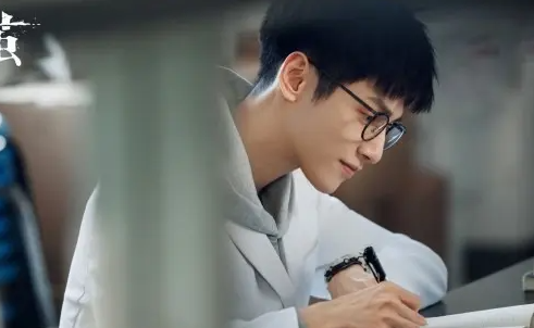 剥茧俞菲怎么死的