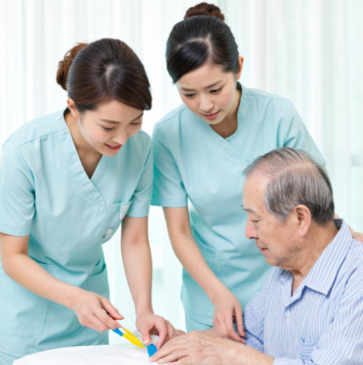 “养老服务师”等同于医院的护工吗？