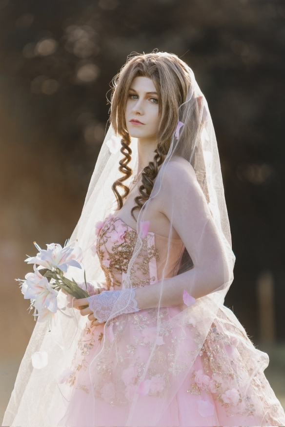 《最终幻想7》爱丽丝迎41岁生日！大量粉丝晒COS庆祝(图2)