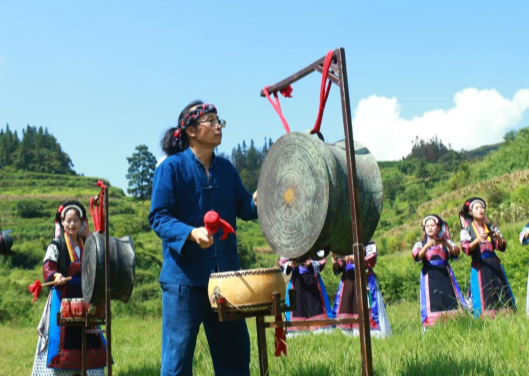 “铜鼓十二调”是哪个民族的传统音乐形式？