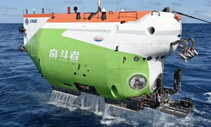 我国万米级载人深海潜水器的名称是奋斗者还是阿尔文？