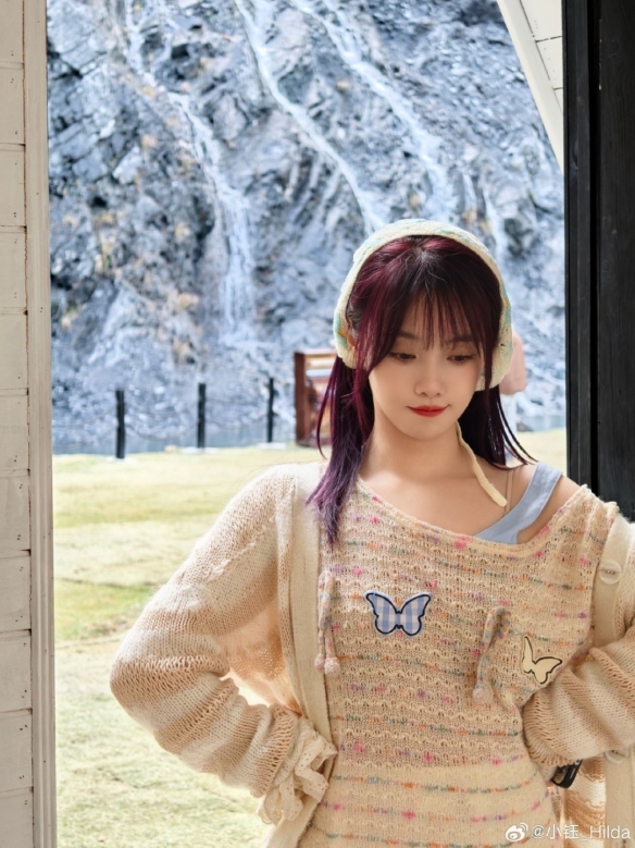 LPL女主持人小钰晒春游照：笑容甜美 已走出分手阴霾(图9)