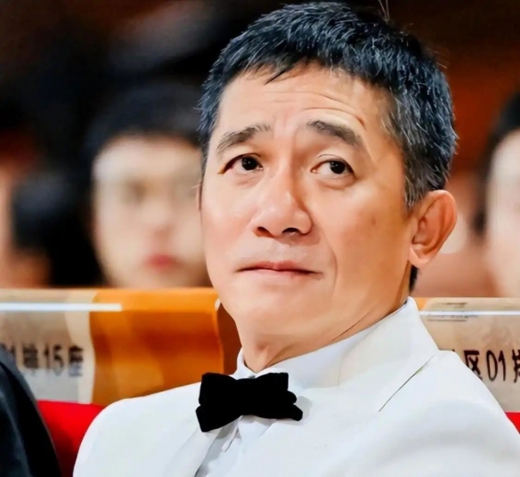 梁朝伟谈社恐日常：为防被认出 买六张电影票独自观影(图2)