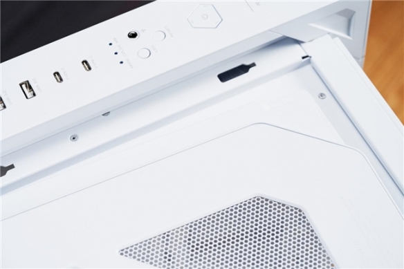 ​全新白色ROG幻世神海景房机箱即将登场，打造纯白桌搭新体验(图4)