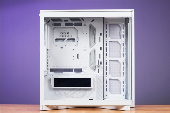 ​全新白色ROG幻世神海景房机箱即将登场，打造纯白桌搭新体验(图1)
