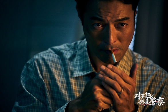 白袜、胸肌、花臂《对不起，我是警察》“男色”荷尔蒙爆棚(图7)