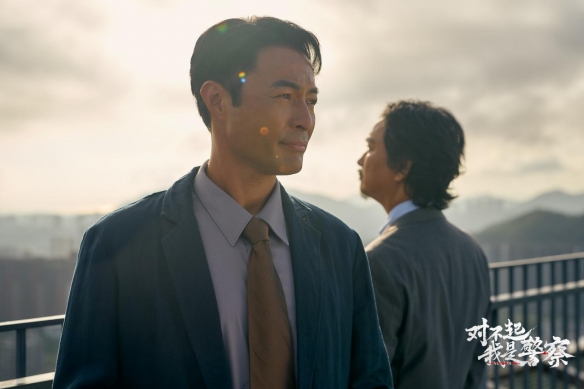 白袜、胸肌、花臂《对不起，我是警察》“男色”荷尔蒙爆棚(图6)