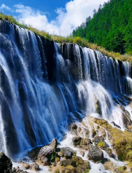 中国最宽的瀑布是位于四川省九寨沟的哪个瀑布？